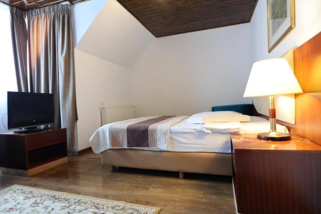 Vila Pinul Si Mesteacanul Poiana Brasov Luaran gambar