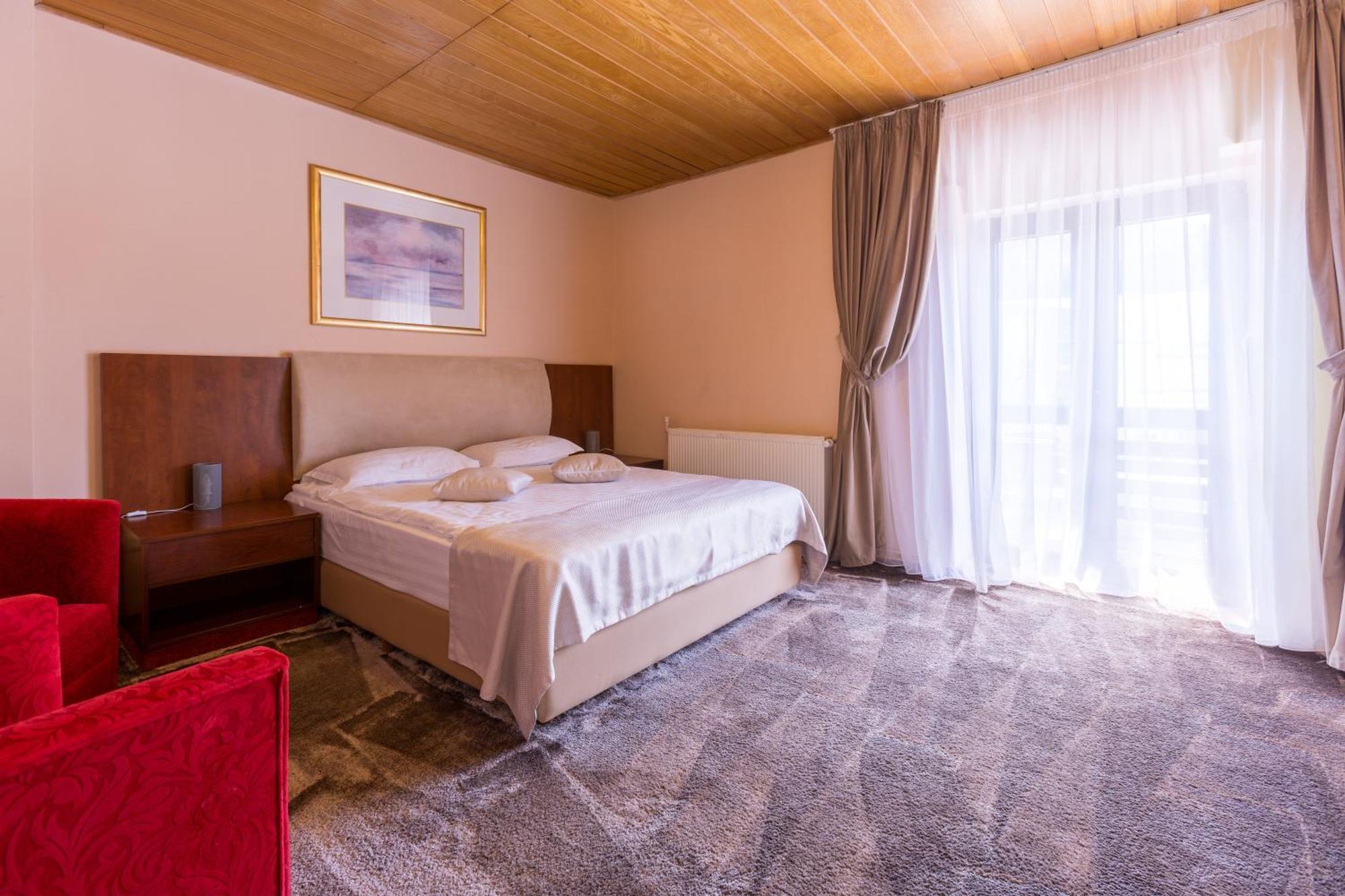 Vila Pinul Si Mesteacanul Poiana Brasov Luaran gambar