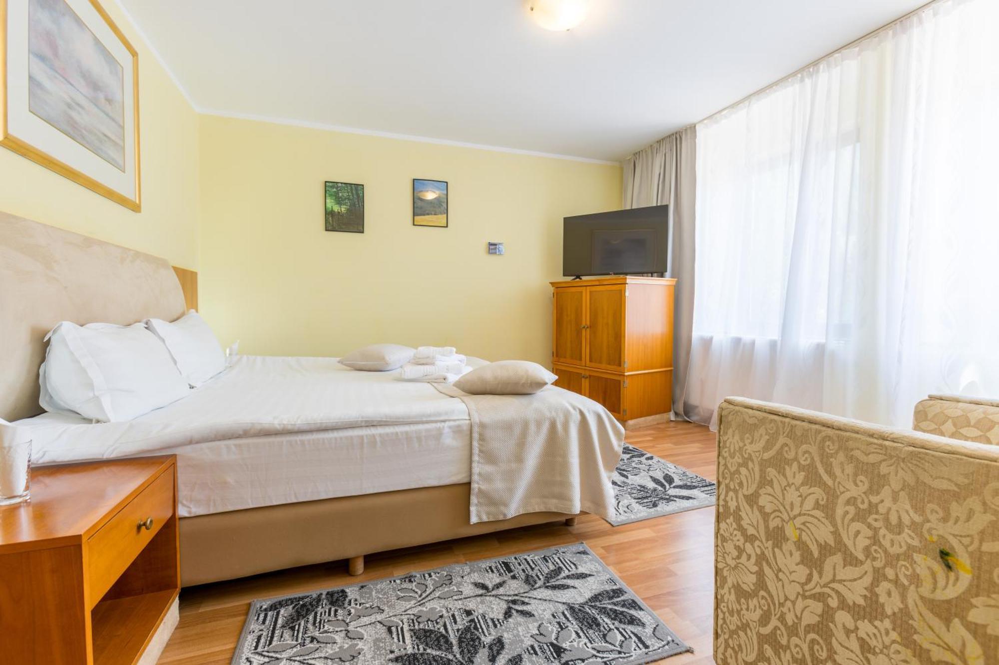 Vila Pinul Si Mesteacanul Poiana Brasov Luaran gambar